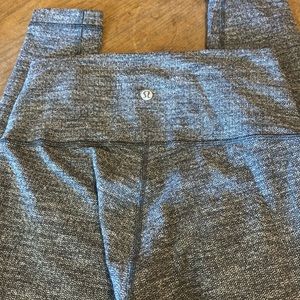 Lululemon Wunder Under High Rise Pant. Size 6, 28 inch.